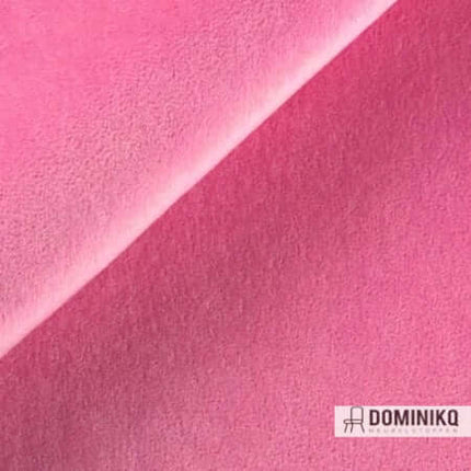 Roze mohair stof van Sahco, zacht en zijdeachtig, gemaakt van angorageitenwol. Ideaal voor luxe interieurtoepassingen.