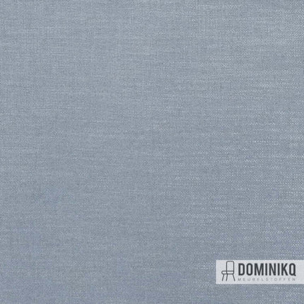Sterke, glanzende meubelstof Fanello in een subtiele blauwe tint, ideaal voor intensief gebruik en geschikt voor diverse meubels.