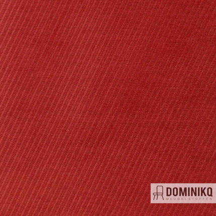 Rode klassieke twill stof van Kvadrat Sahco Nabis met diagonale streep en zachte chenille garen, ideaal voor meubels.