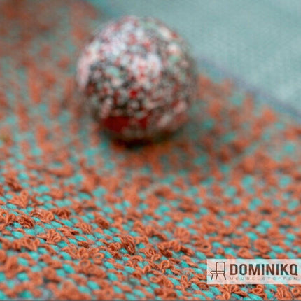 Getextureerde stof Vescom Auckland 7071.33 met gerecycleerd polyester, organische patronen en vuurvaste eigenschappen.