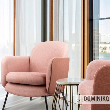 Roze fauteuils bekleed met Vescom Creek textiel met linnen look bij raam.