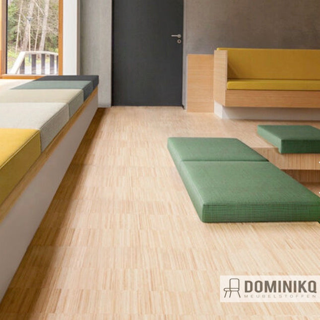 Moderne zithoek met groene en gele Vescom Scott bekleding, ideale keuze voor intensief gebruik in openbare ruimtes.