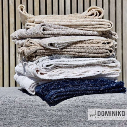 Gestapelde Gusto bouclé acrylstoffen voor buitengebruik in diverse kleuren, van Vyva Fabrics. Luxueuze charme voor uw buitenruimte.