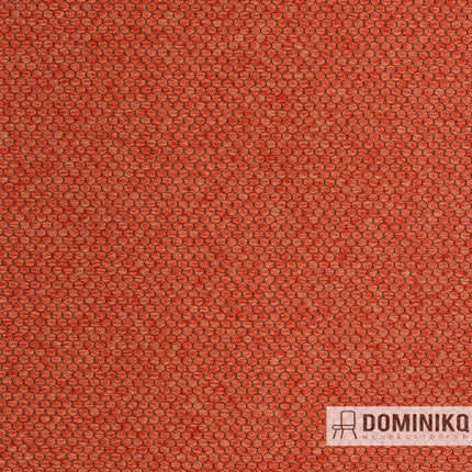 Elegante Pearl stof in russet kleur, volledig polyester met zachte textuur. Perfect voor recreatie en commercieel gebruik. Vanaf 5 meter 10% korting.