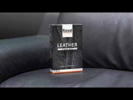 Royal Leather Care Kit, speciaal voor reinigen en beschermen van afgewerkt leer, op donkere leren stoel.